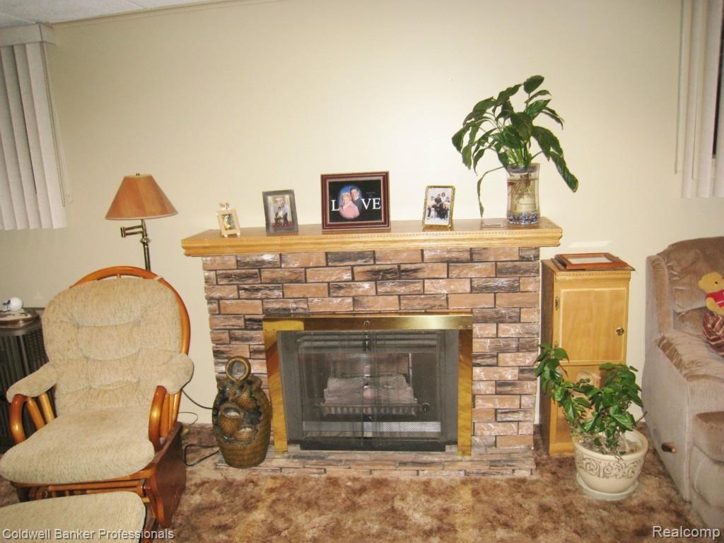 2037 Henbert Road West Bloomfield, MI 48324 - Photo 8 of 18 fireplace in great room.jpg