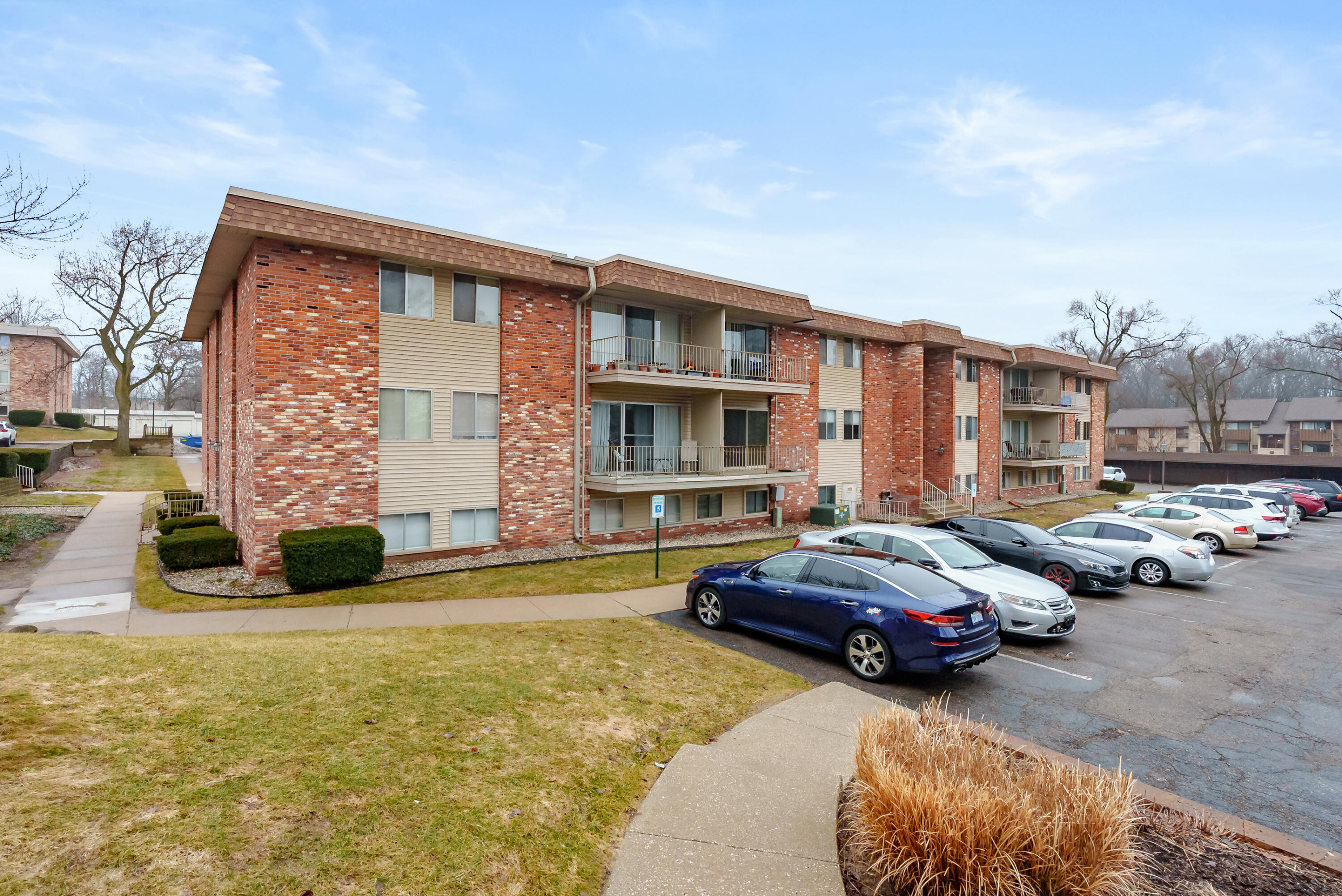 734 West Kilgore Road, Unit 208 Kalamazoo, MI 49008 - Photo 1 of 32 Kilgore Rd W 734 Unit 208 Portage 49024-