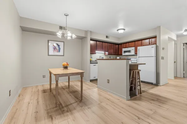 $114,900 | 734 West Kilgore Road, Unit 208, Kalamazoo, MI 49008