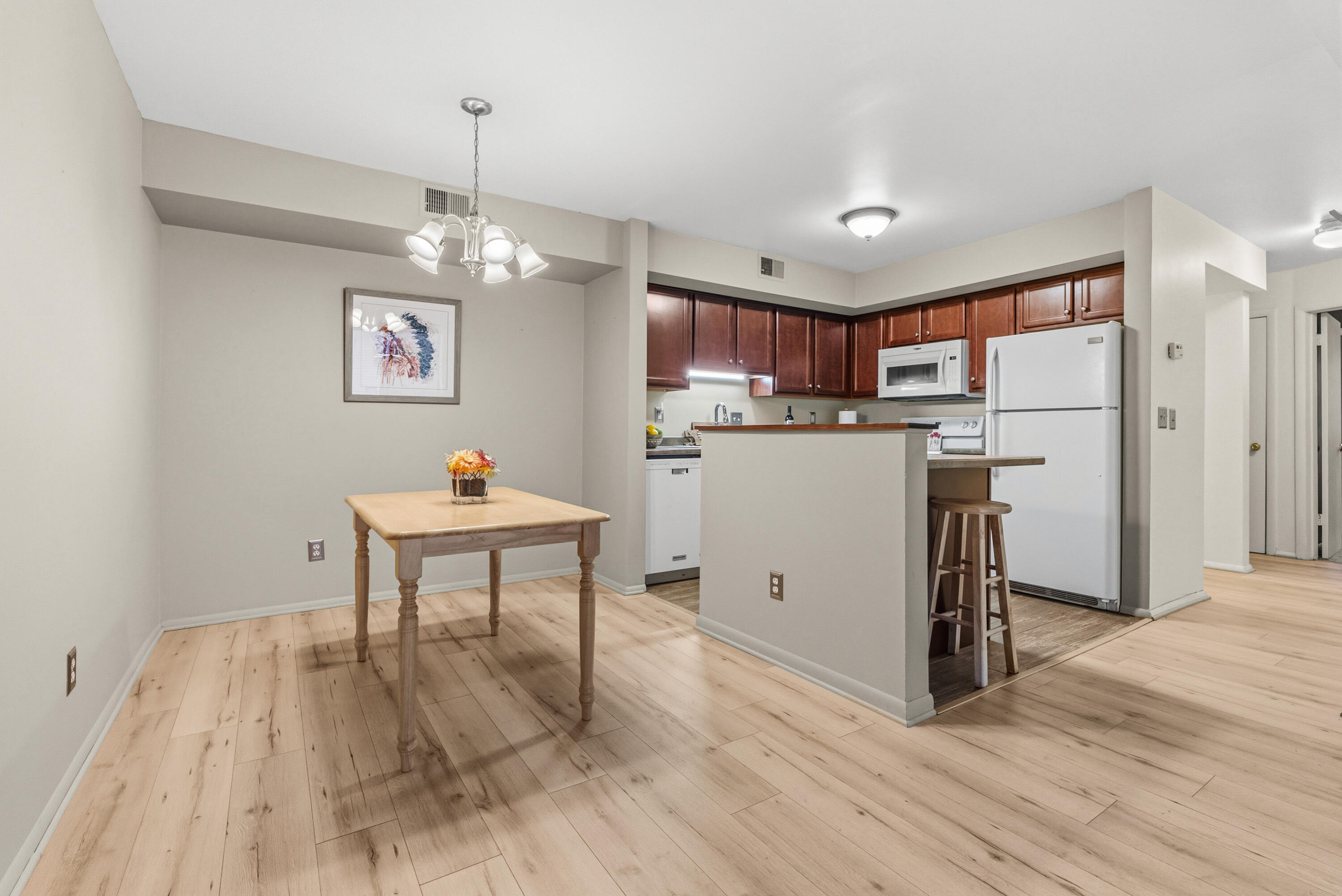 734 West Kilgore Road, Unit 208 Kalamazoo, MI 49008 - Photo 11 of 32 Kilgore Rd W 734 Unit 208 Portage 49024-