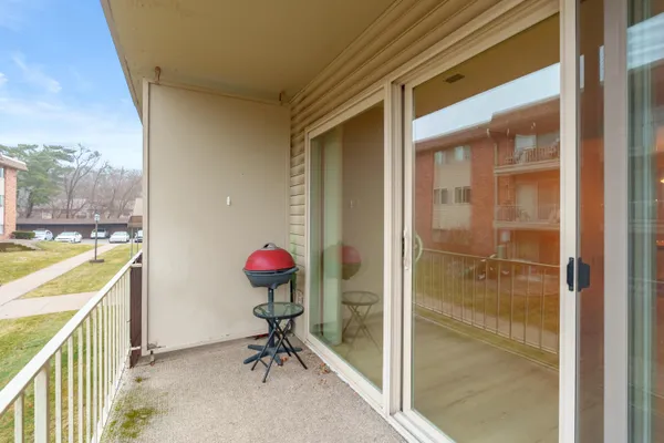 $114,900 | 734 West Kilgore Road, Unit 208, Kalamazoo, MI 49008