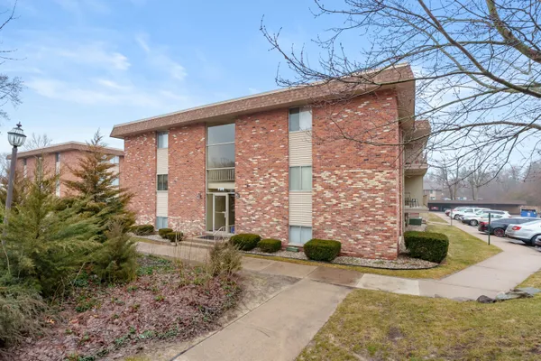 $114,900 | 734 West Kilgore Road, Unit 208, Kalamazoo, MI 49008