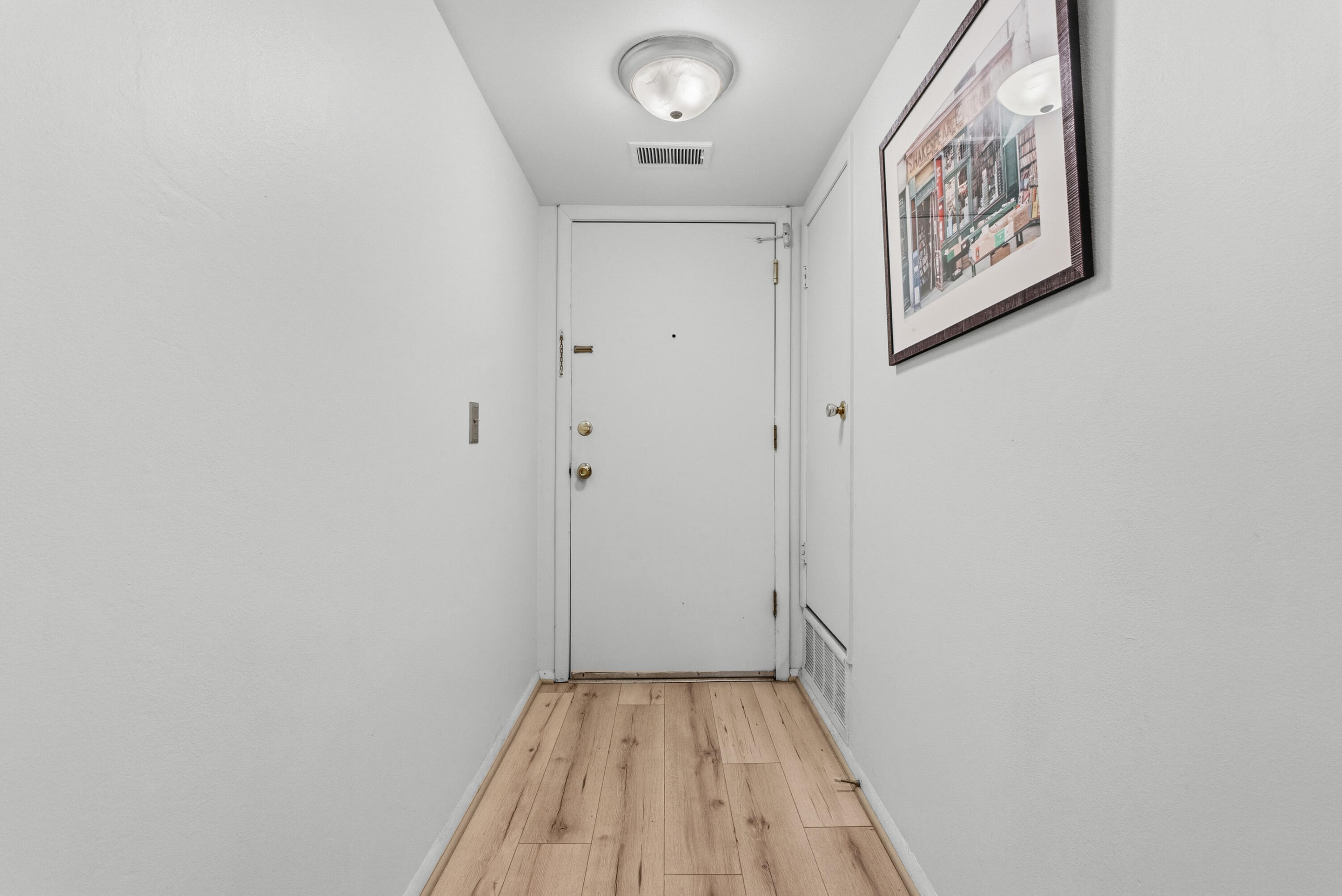 734 West Kilgore Road, Unit 208 Kalamazoo, MI 49008 - Photo 4 of 32 Kilgore Rd W 734 Unit 208 Portage 49024-