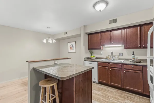 $114,900 | 734 West Kilgore Road, Unit 208, Kalamazoo, MI 49008
