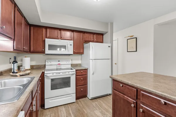 $114,900 | 734 West Kilgore Road, Unit 208, Kalamazoo, MI 49008