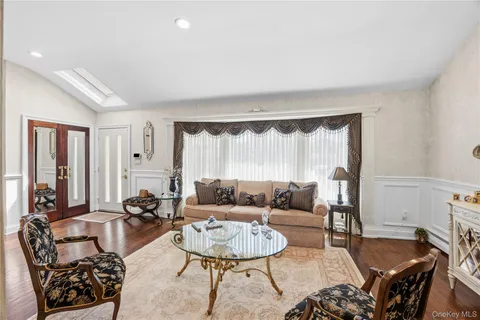 $1,699,999 | 77 Lake Drive, Manhasset Hills, NY 11040