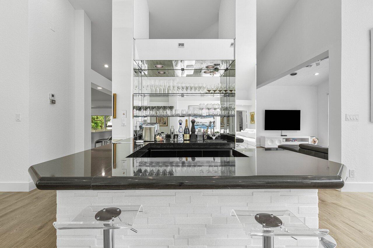 4564 Bocaire Boulevard Boca Raton, FL 33487 - Photo 12 of 64 Bar