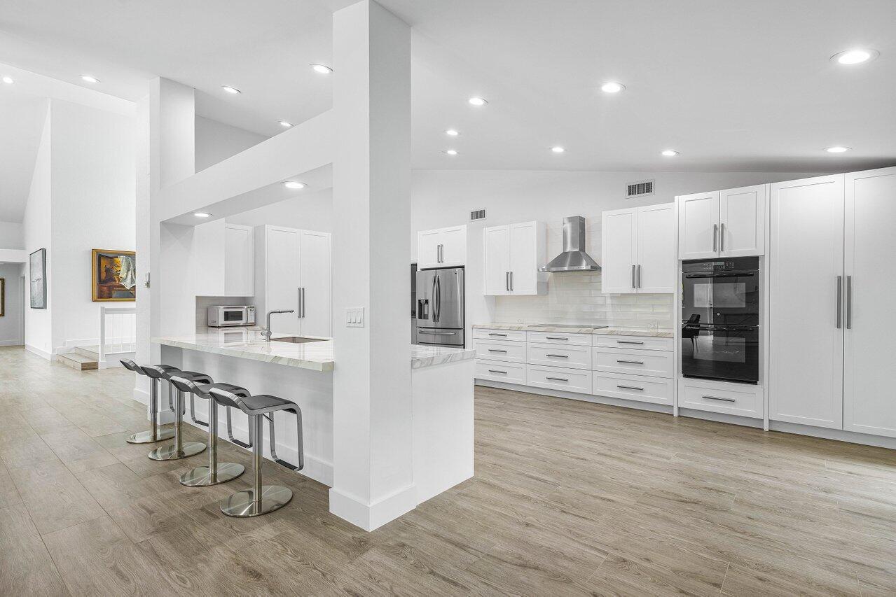 4564 Bocaire Boulevard Boca Raton, FL 33487 - Photo 17 of 64 Kitchen