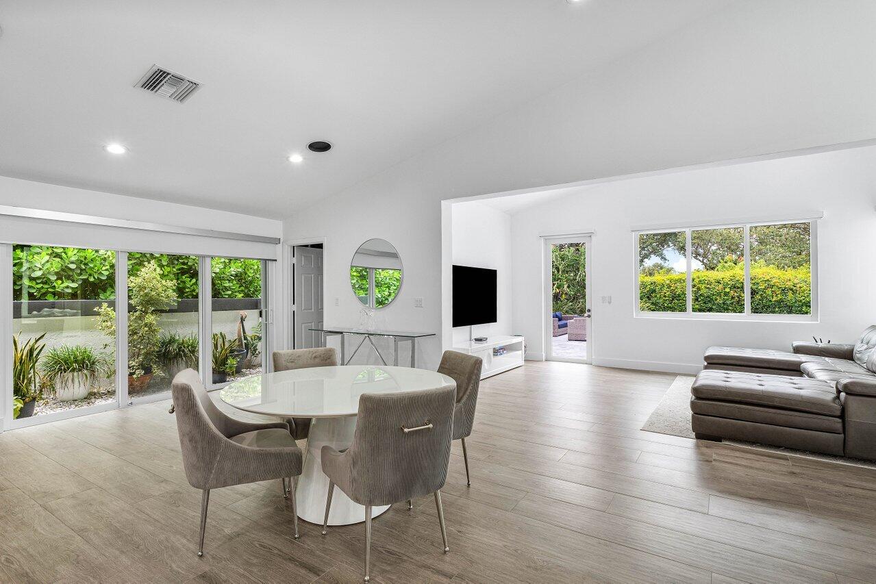 4564 Bocaire Boulevard Boca Raton, FL 33487 - Photo 19 of 64 Casual eating off kitchen