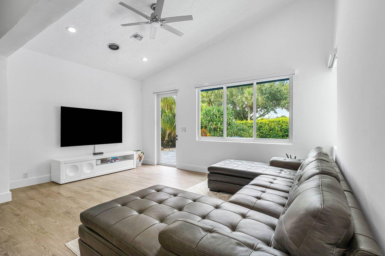 4564 Bocaire Boulevard Boca Raton, FL 33487 - Photo 21 of 64 family room