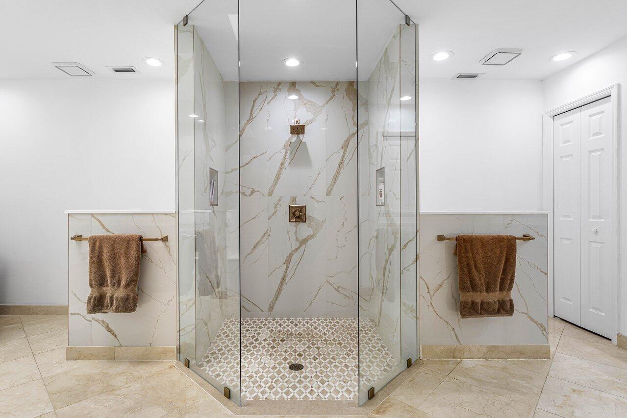 4564 Bocaire Boulevard Boca Raton, FL 33487 - Photo 25 of 64 Primary Bath