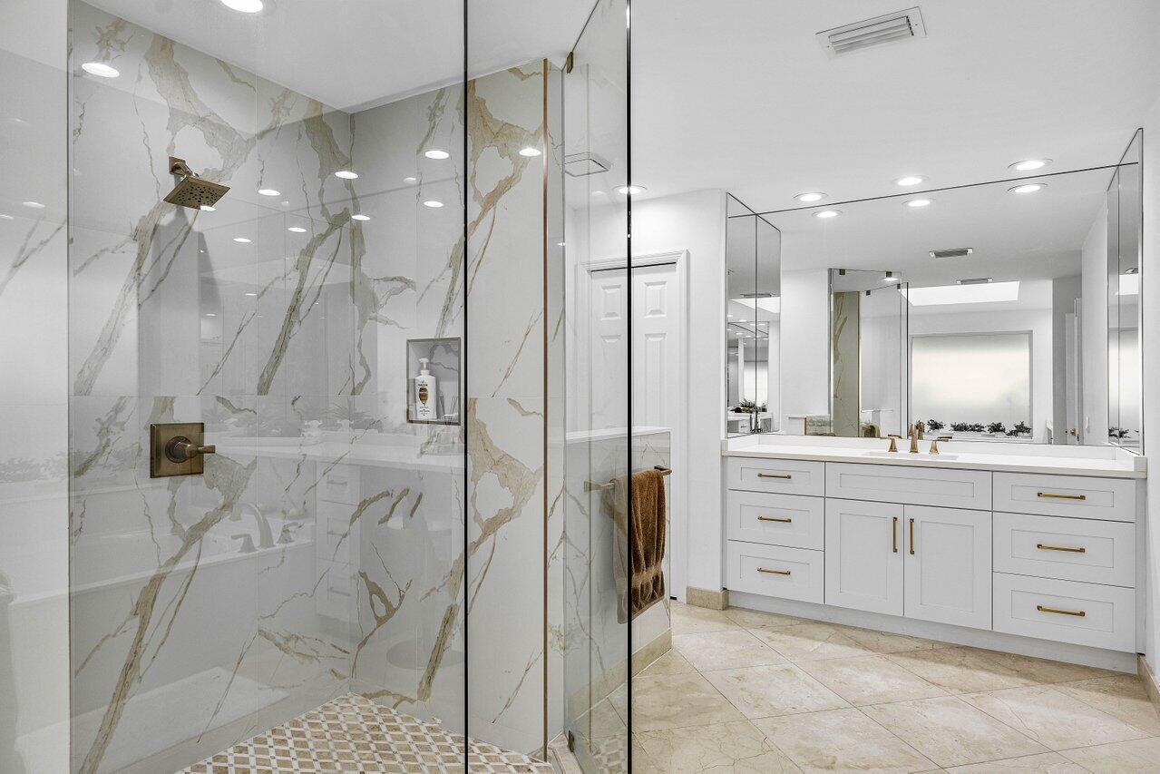 4564 Bocaire Boulevard Boca Raton, FL 33487 - Photo 26 of 64 Primary bath