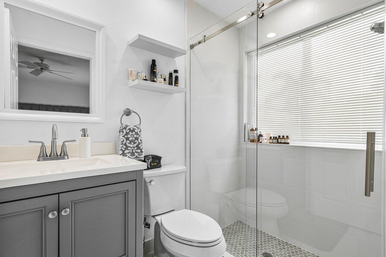 4564 Bocaire Boulevard Boca Raton, FL 33487 - Photo 33 of 64 Guest bath 2