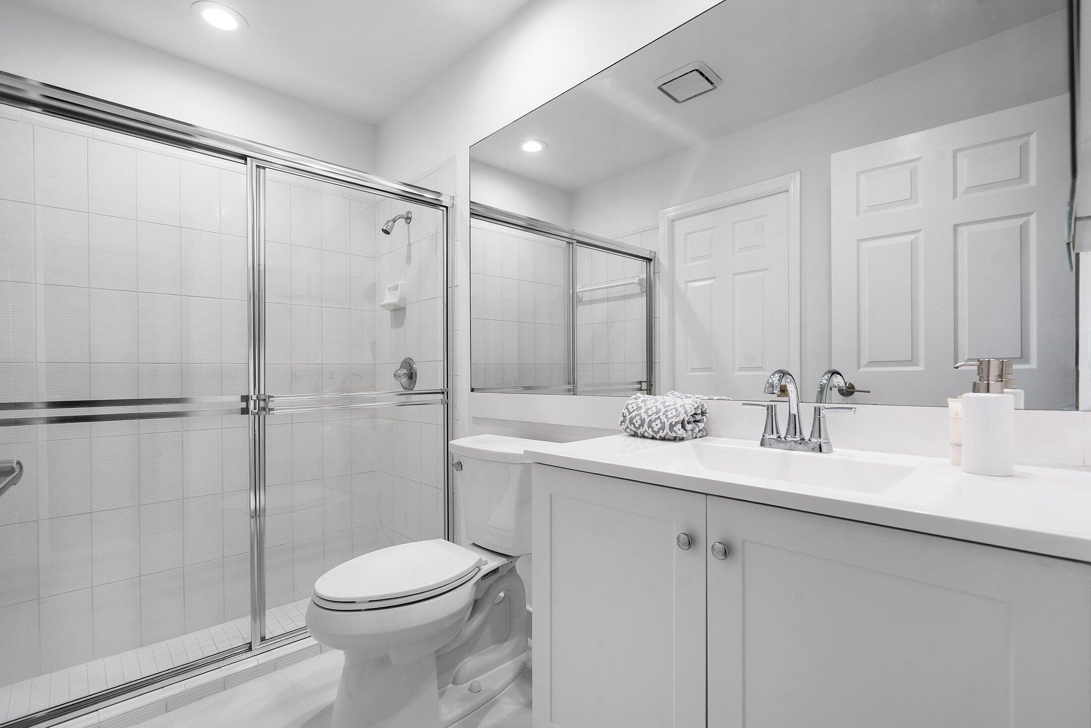 4564 Bocaire Boulevard Boca Raton, FL 33487 - Photo 35 of 64 Guest bath 3