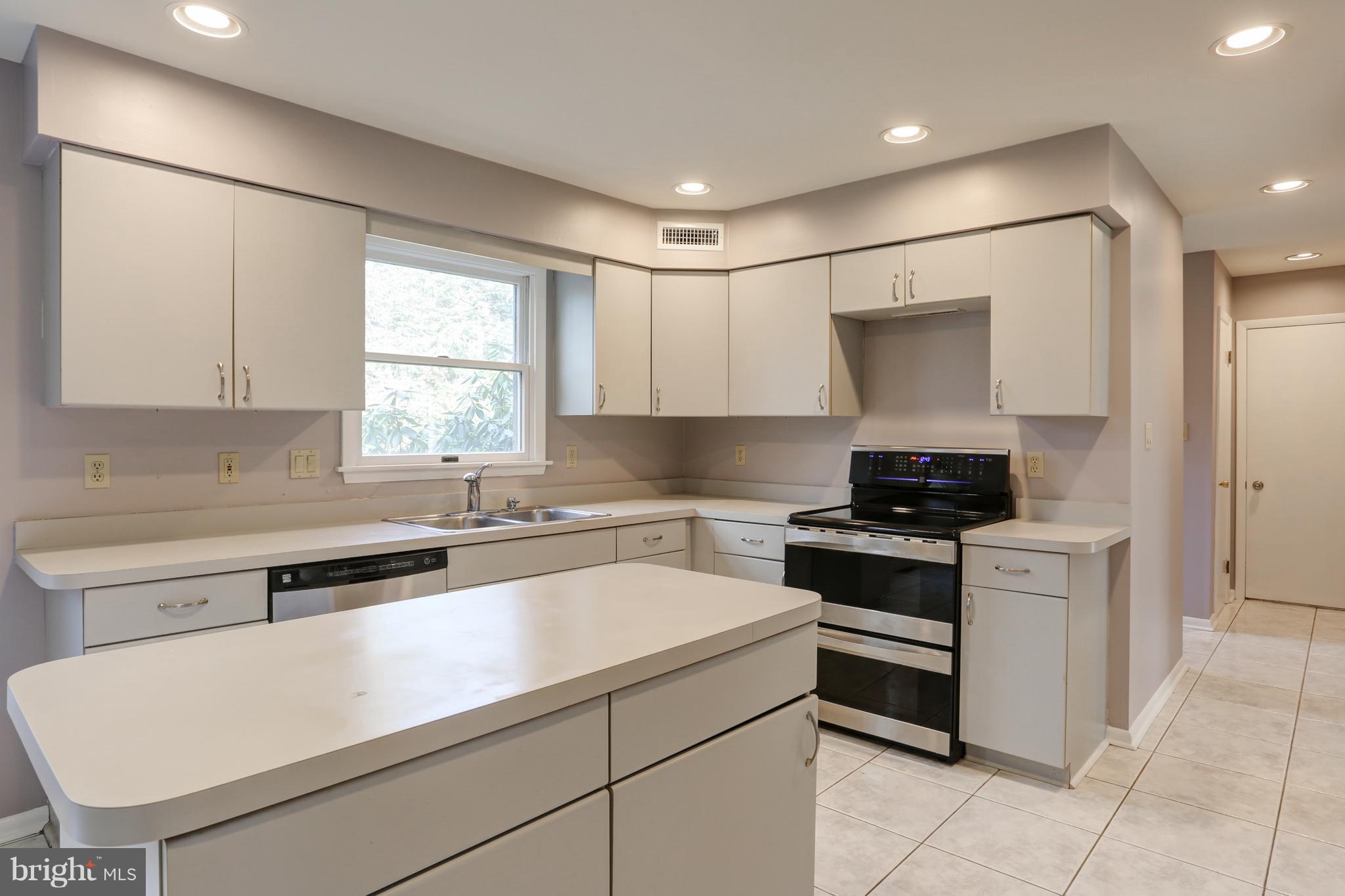 1422 Garalyn Road Harrisburg, PA 17110 - Photo 3 of 10 Gallery Image 3