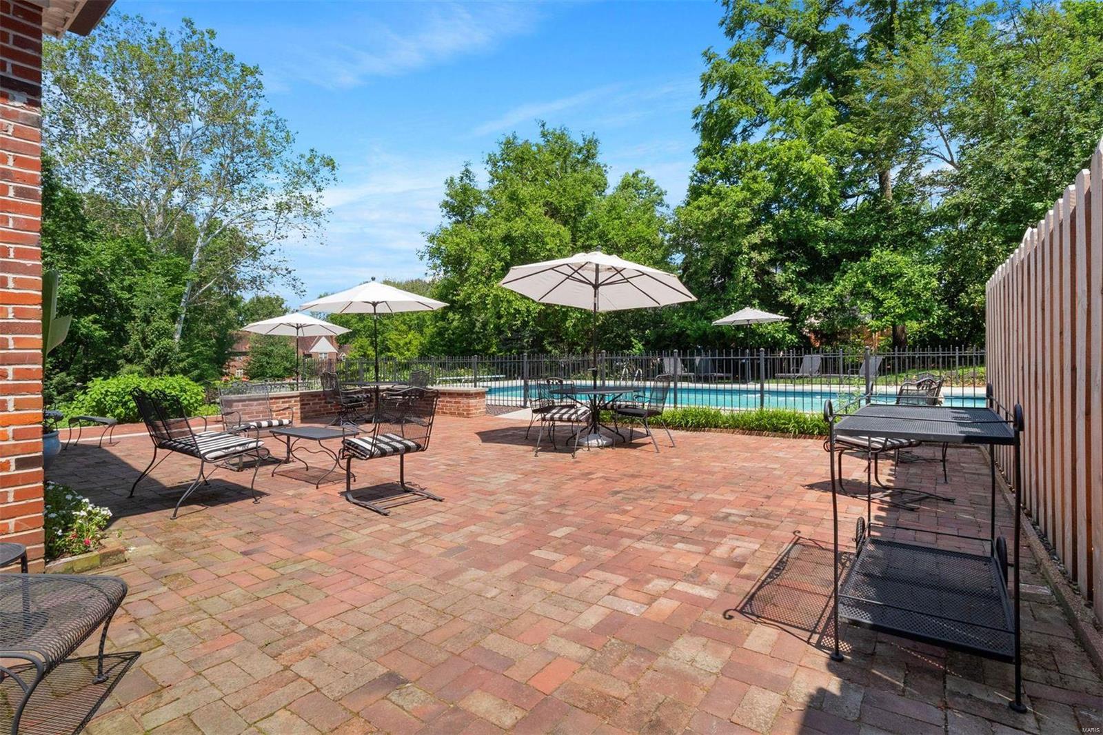 7 Greenbriar Drive Ladue, MO 63124 - Photo 12 of 45