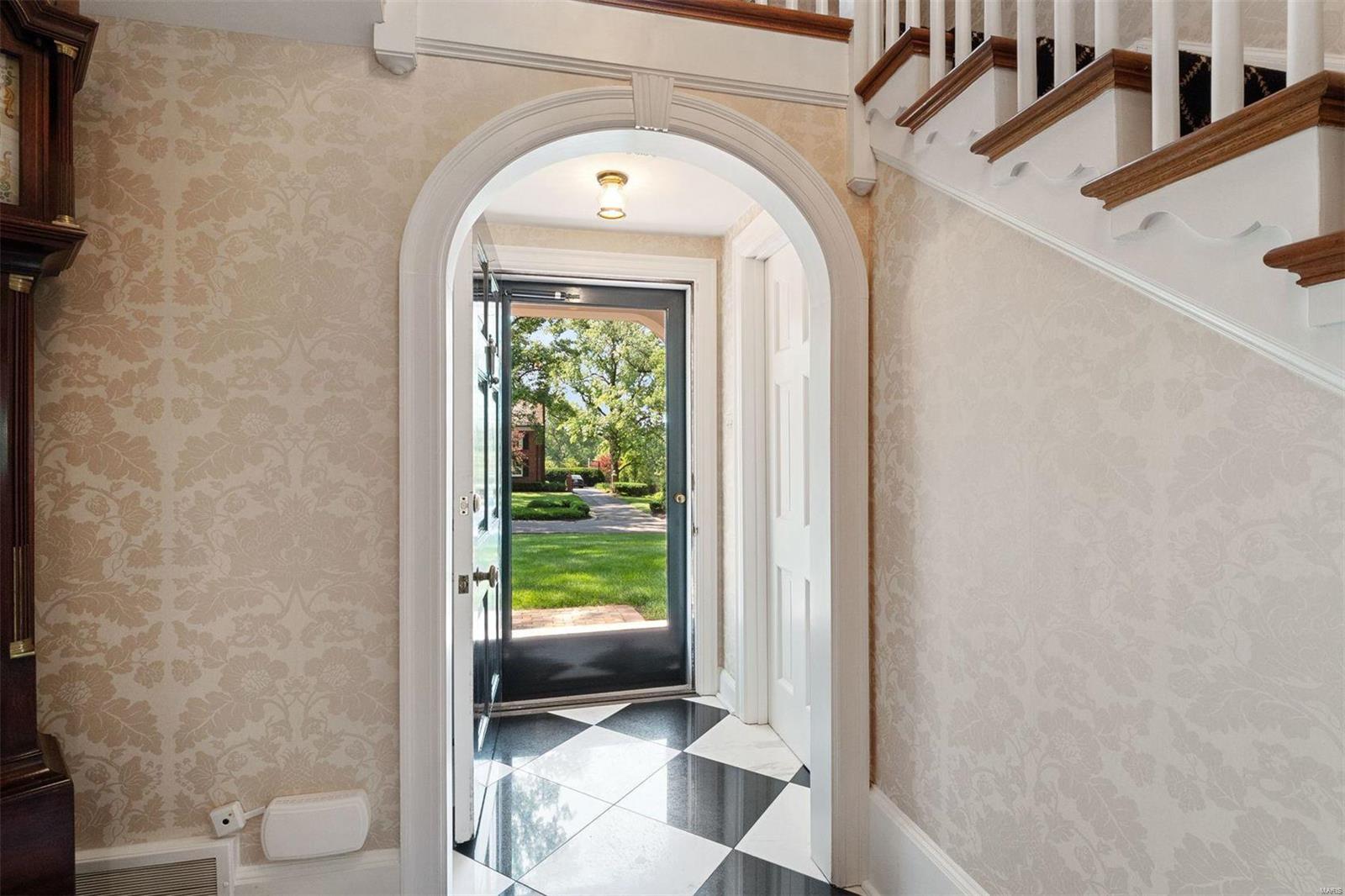 7 Greenbriar Drive Ladue, MO 63124 - Photo 3 of 45