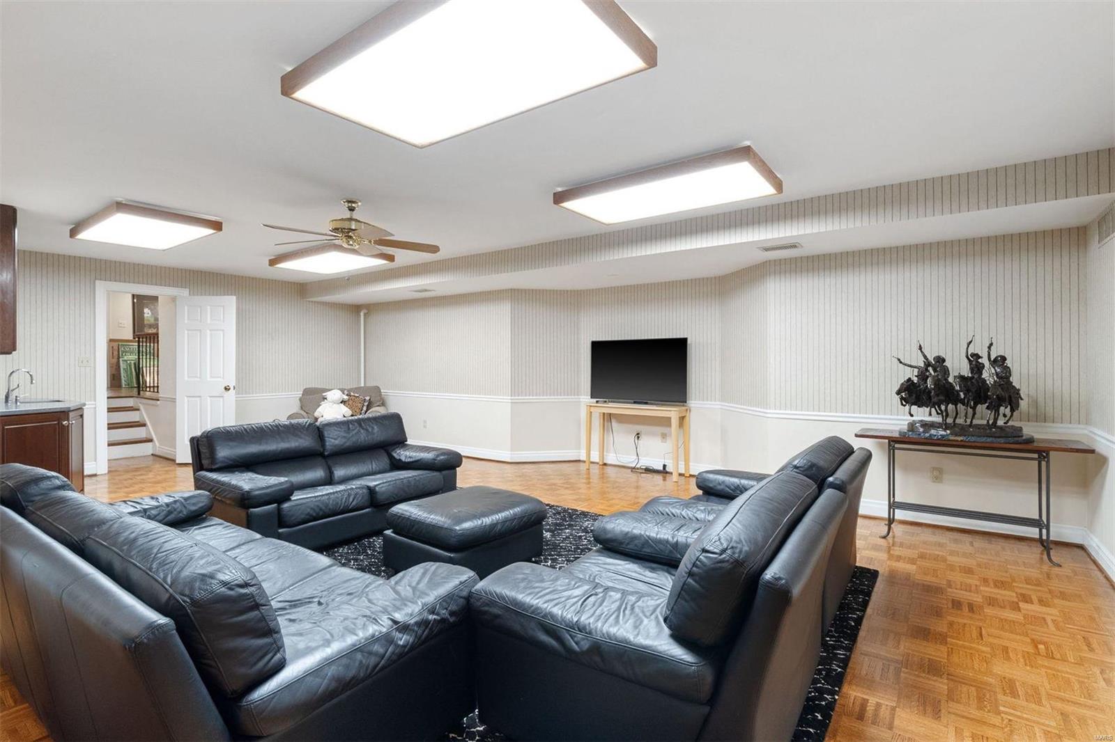 7 Greenbriar Drive Ladue, MO 63124 - Photo 37 of 45