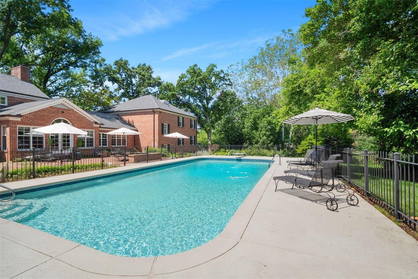 7 Greenbriar Drive Ladue, MO 63124 - Photo 43 of 45