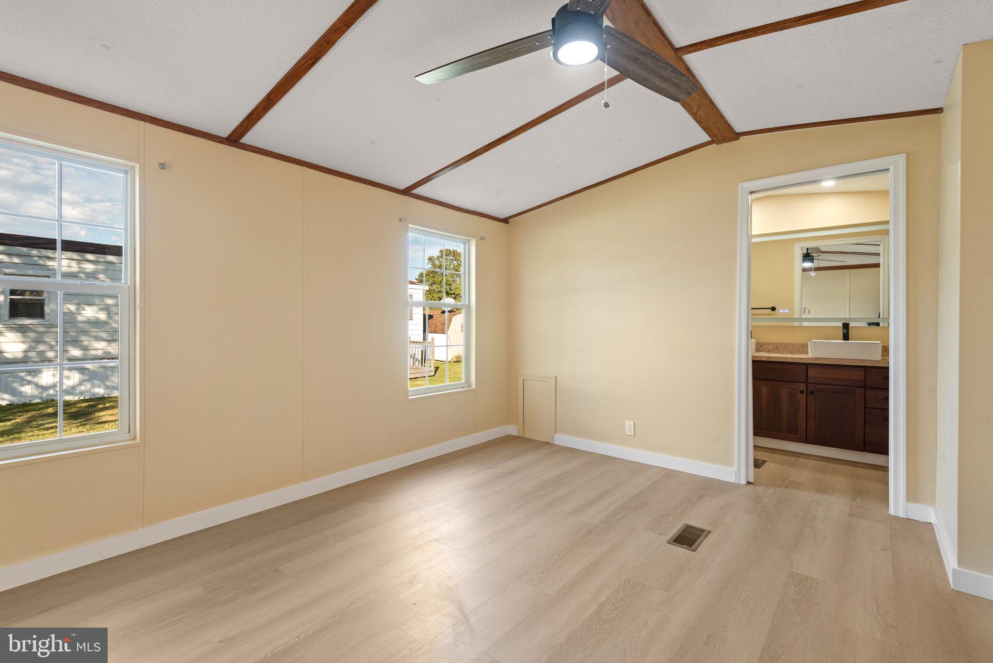 31 Davis Avenue Gettysburg, PA 17325 - Photo 13 of 23 an empty room with windows and closet