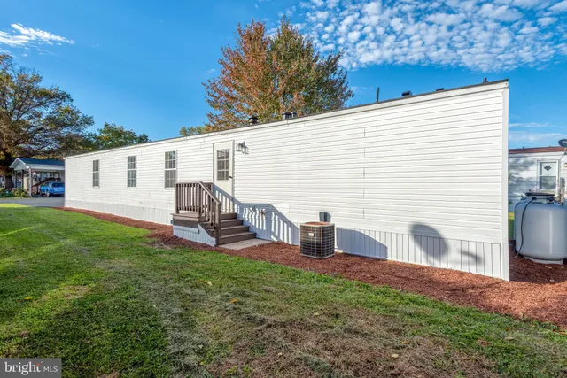 a view of house with backyard