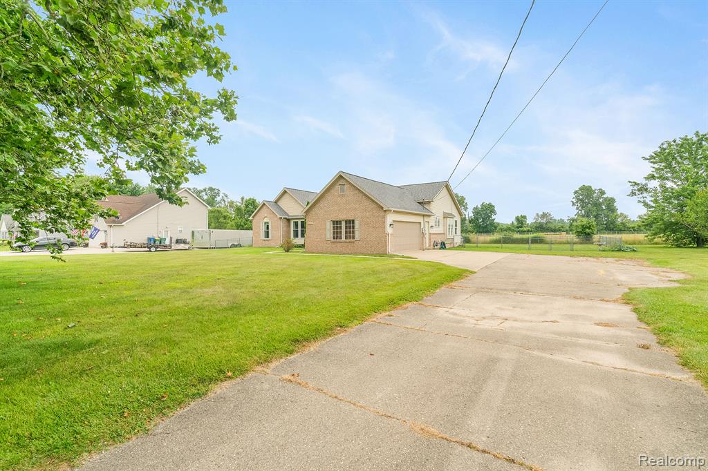 48127 Hull Road Belleville, MI 48111 - Photo 3 of 49