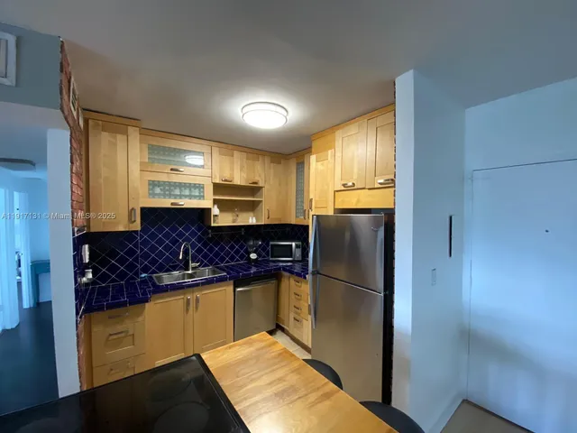 $2,800 | 7441 Wayne Avenue, Unit 4D, Miami Beach, FL 33141