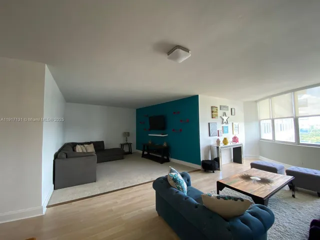 $2,800 | 7441 Wayne Avenue, Unit 4D, Miami Beach, FL 33141