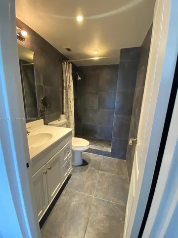 $2,800 | 7441 Wayne Avenue, Unit 4D, Miami Beach, FL 33141