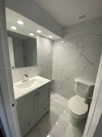 $2,800 | 7441 Wayne Avenue, Unit 4D, Miami Beach, FL 33141