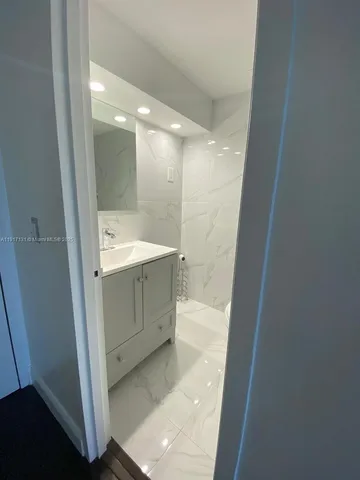 $2,800 | 7441 Wayne Avenue, Unit 4D, Miami Beach, FL 33141