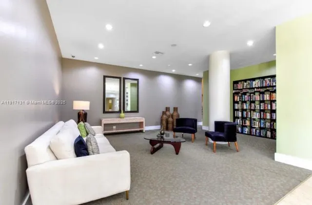 $2,800 | 7441 Wayne Avenue, Unit 4D, Miami Beach, FL 33141