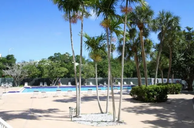 $2,800 | 7441 Wayne Avenue, Unit 4D, Miami Beach, FL 33141