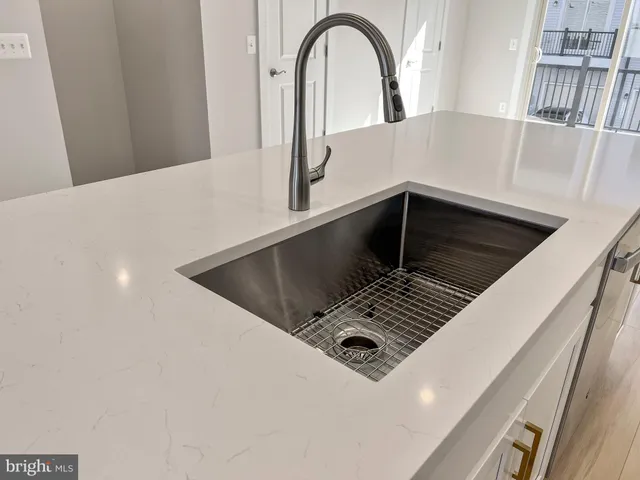 $3,500 | 2176 Glacier Road, Herndon, VA 20170