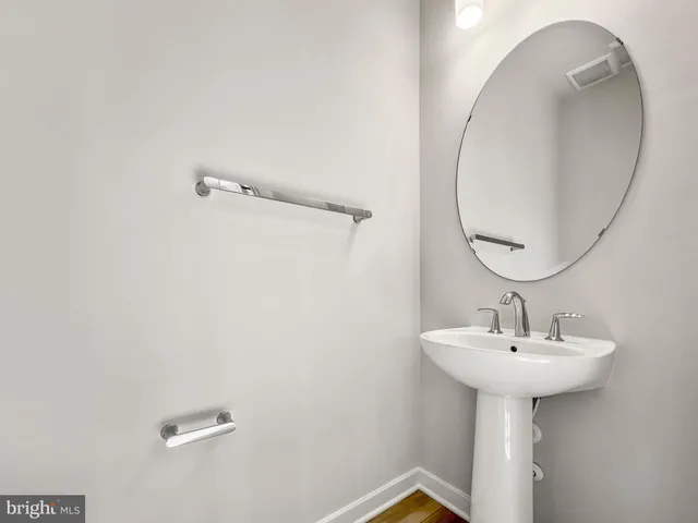 $3,500 | 2176 Glacier Road, Herndon, VA 20170