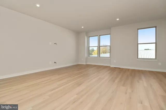 $3,500 | 2176 Glacier Road, Herndon, VA 20170