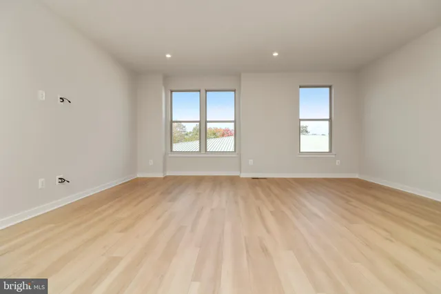 $3,500 | 2176 Glacier Road, Herndon, VA 20170