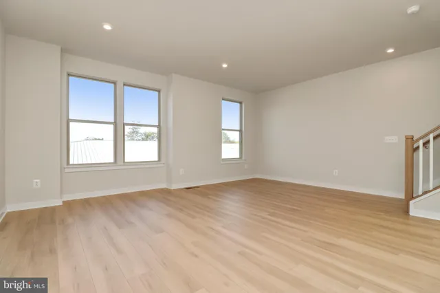 $3,500 | 2176 Glacier Road, Herndon, VA 20170