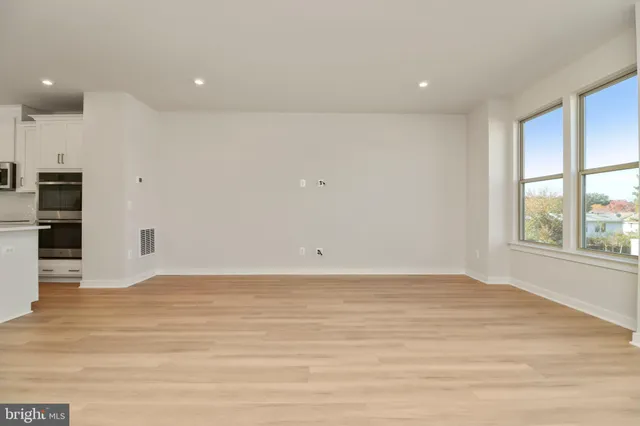 $3,500 | 2176 Glacier Road, Herndon, VA 20170