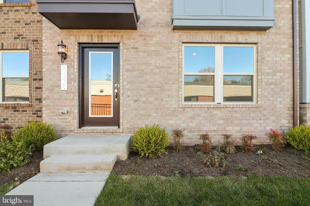 $3,500 | 2176 Glacier Road, Herndon, VA 20170