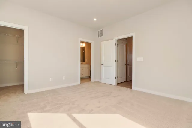 $3,500 | 2176 Glacier Road, Herndon, VA 20170