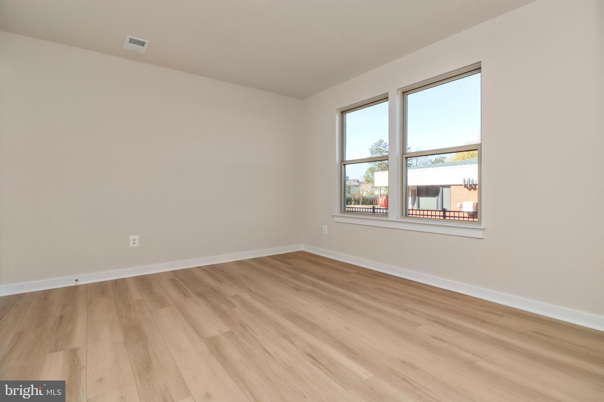 2176 Glacier Road Herndon, VA 20170 - Photo 33 of 42