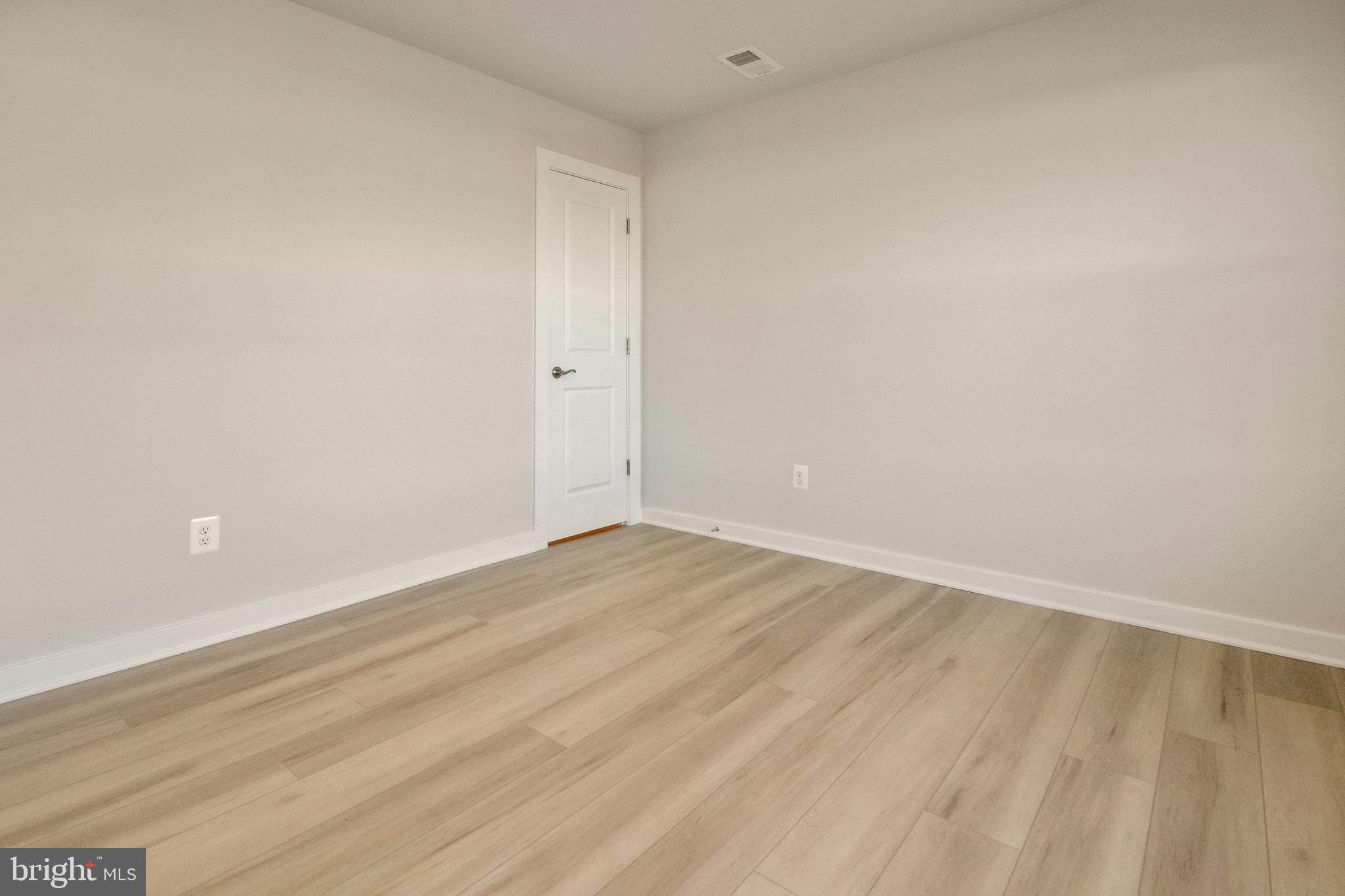 2176 Glacier Road Herndon, VA 20170 - Photo 34 of 42