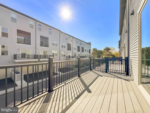 $3,500 | 2176 Glacier Road, Herndon, VA 20170