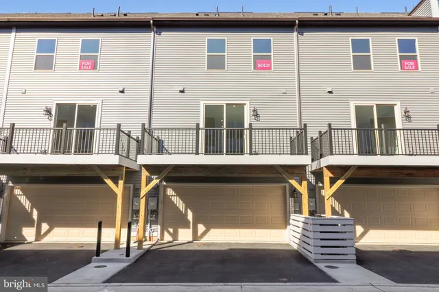 $3,500 | 2176 Glacier Road, Herndon, VA 20170