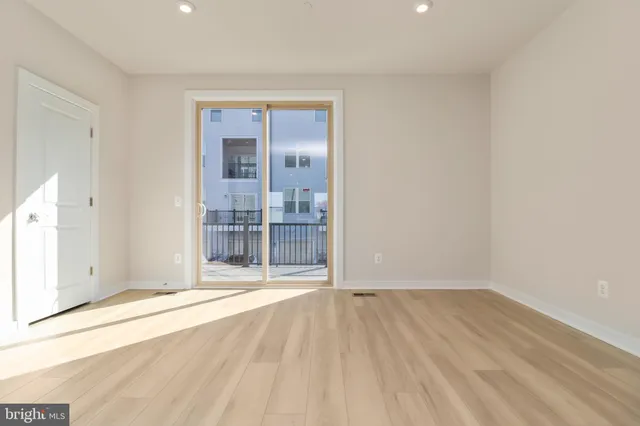 $3,500 | 2176 Glacier Road, Herndon, VA 20170