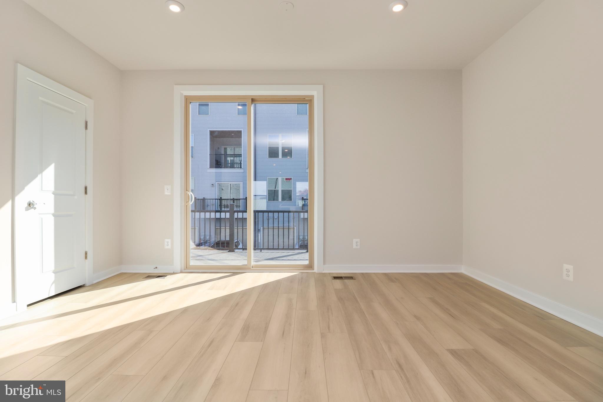 2176 Glacier Road Herndon, VA 20170 - Photo 5 of 42