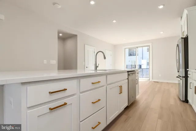 $3,500 | 2176 Glacier Road, Herndon, VA 20170