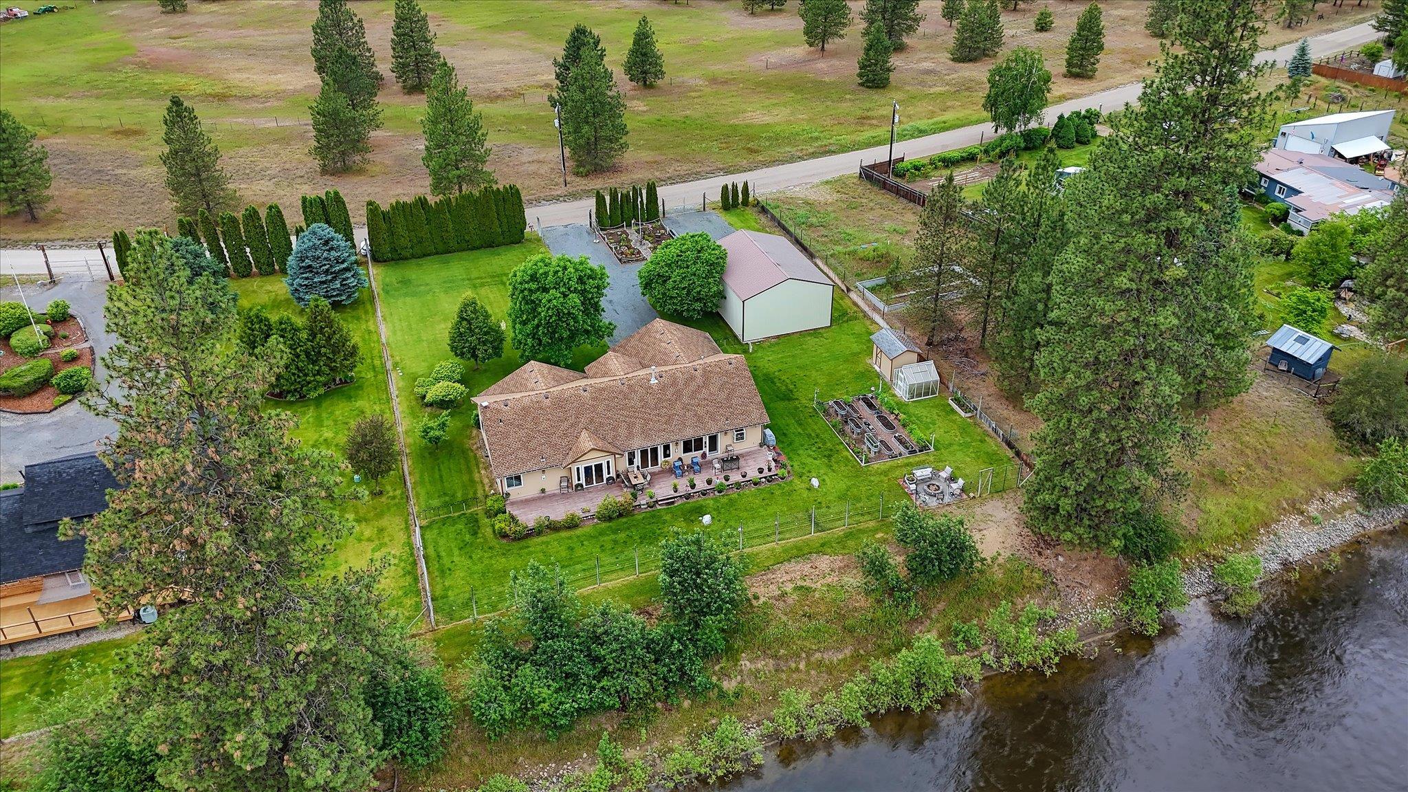 61 Paradise Cove Road Kettle Falls, WA 99141 - Photo 4 of 37