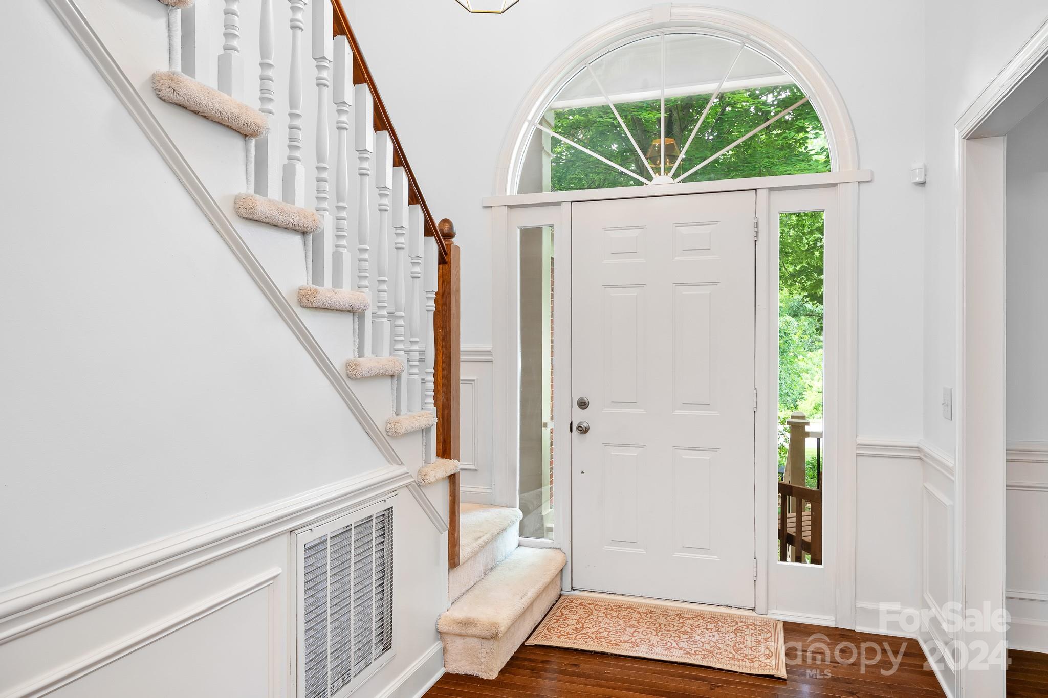 4921 Ridgetop Trail Charlotte, NC 28215 - Photo 4 of 30 Gallery Image 4